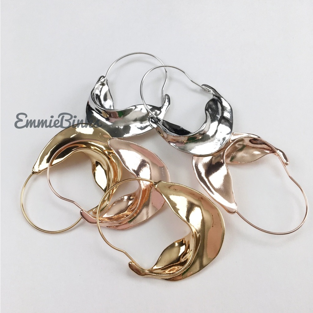 ✨3/$38 New Anthropologie Fulani Twist Hoop Earrings ~ Crescent Hoops Metallic - Picture 2 of 14